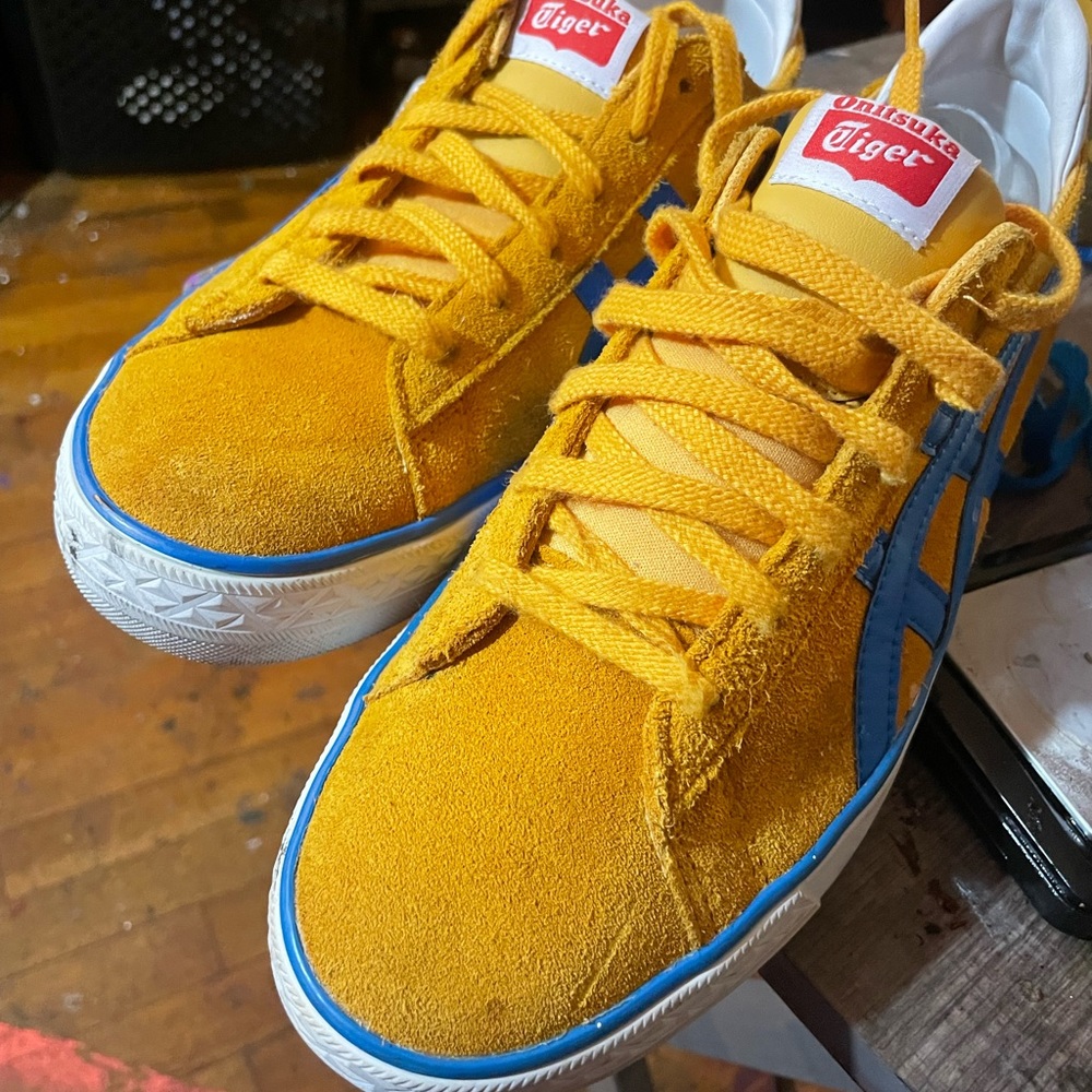 Anitizuku Ascics sneakers 🥶